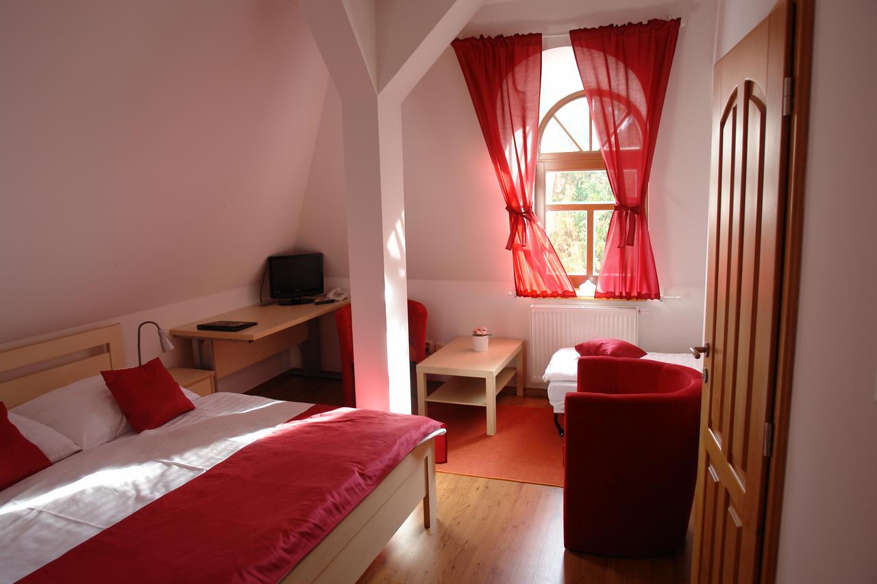 Hotel Strelnice Teplice nad Metují Exterior photo
